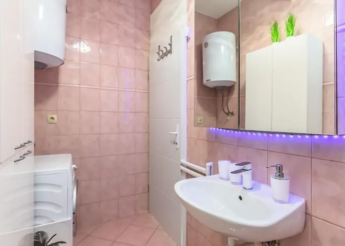 Three Rocks Jesenice (Split-Dalmatia)