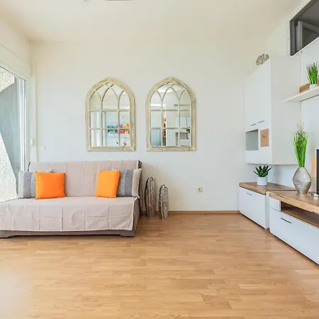 Apartment Three Rocks Jesenice (Split-Dalmatia)