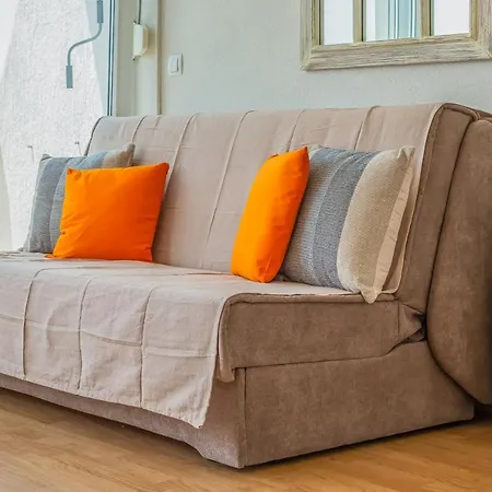 Apartment Three Rocks Jesenice (Split-Dalmatia)